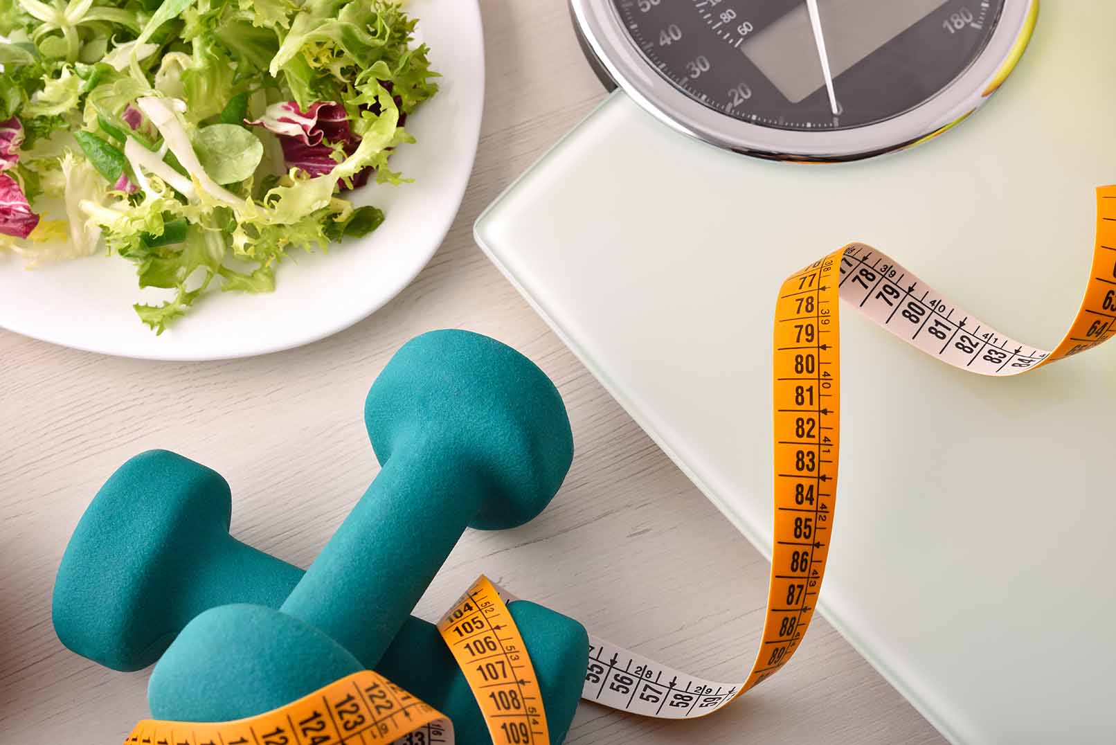 Melhor alimentação, controle de peso e exercícios são importantes no controle da diabetes.