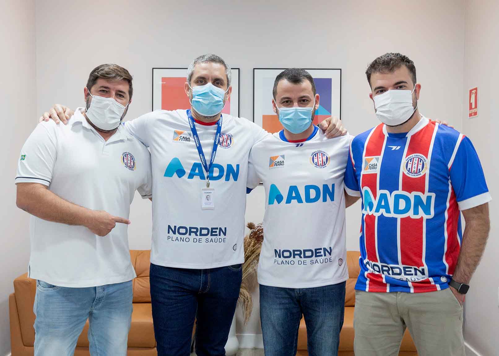 Eduardo Imparato, do Grêmio São-Carlense, ao lado de Antonio Pinotti, Alexandre de Oliveira e Dr. André Luis Gomes, do Norden Hospital e Plano de Saúde.